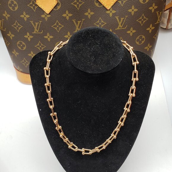 Rose Gold Plated Horse Shoe Necklace Chain - Picture 2 of 5